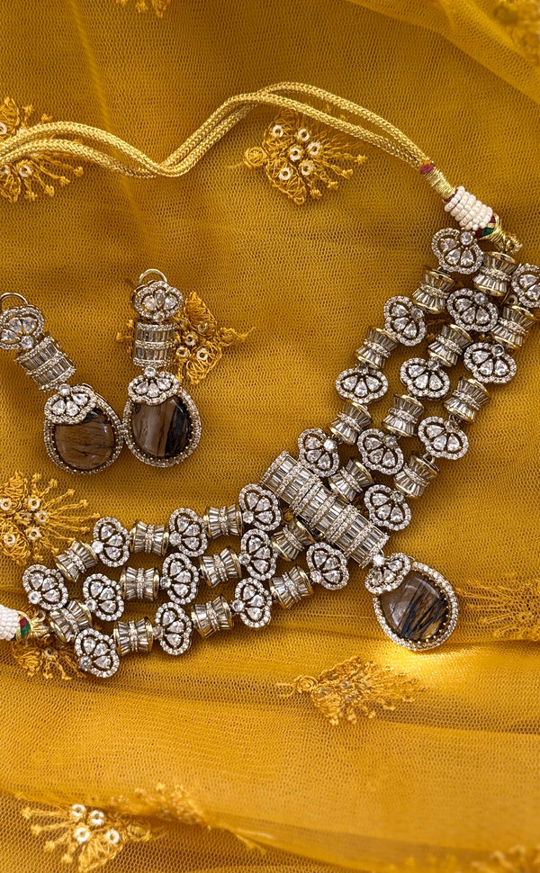 Timeless Choker Set